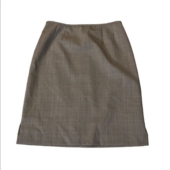 Woman’s size 8 skirt  - Picture 1 of 2